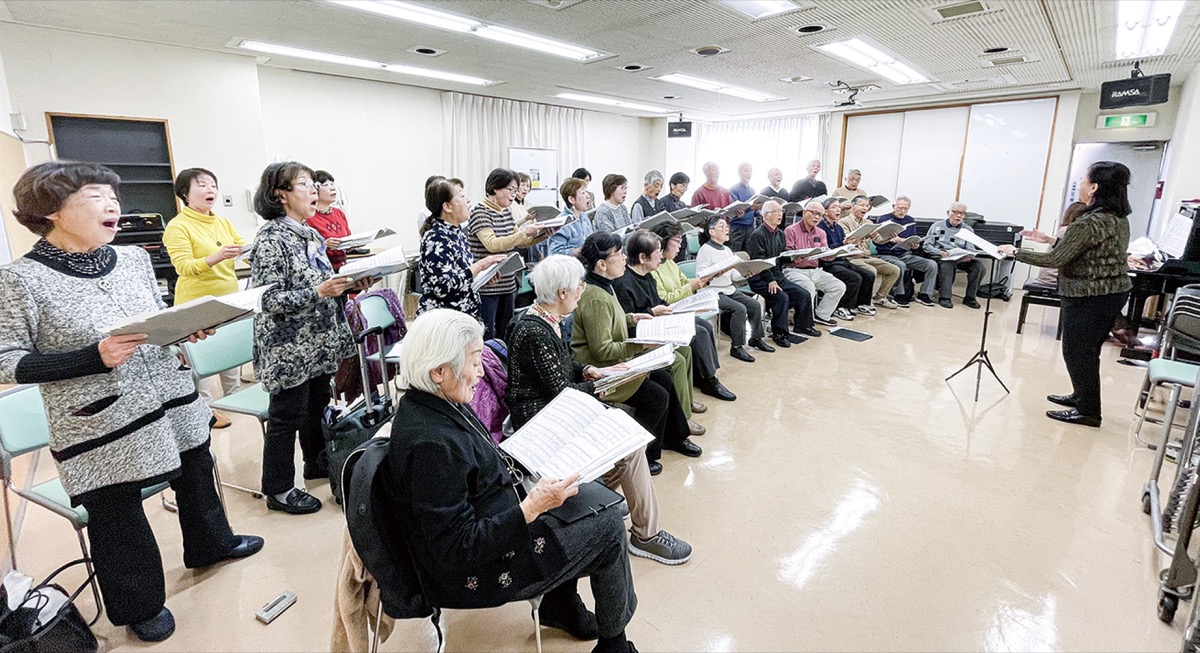 演奏会へ練習重ねる