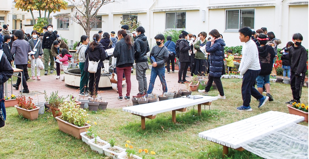 上瀬谷小でフラワーフェス