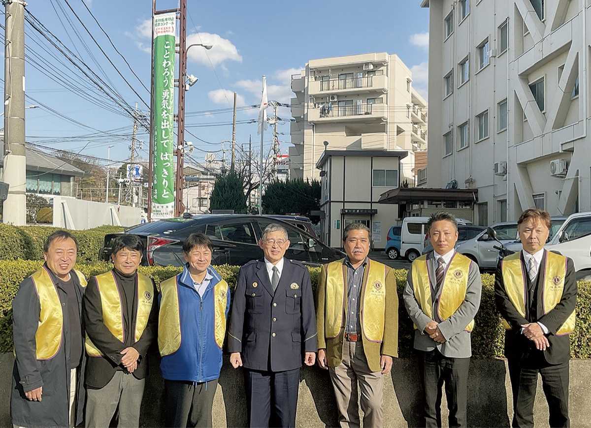 垂れ幕で薬物防止を訴え