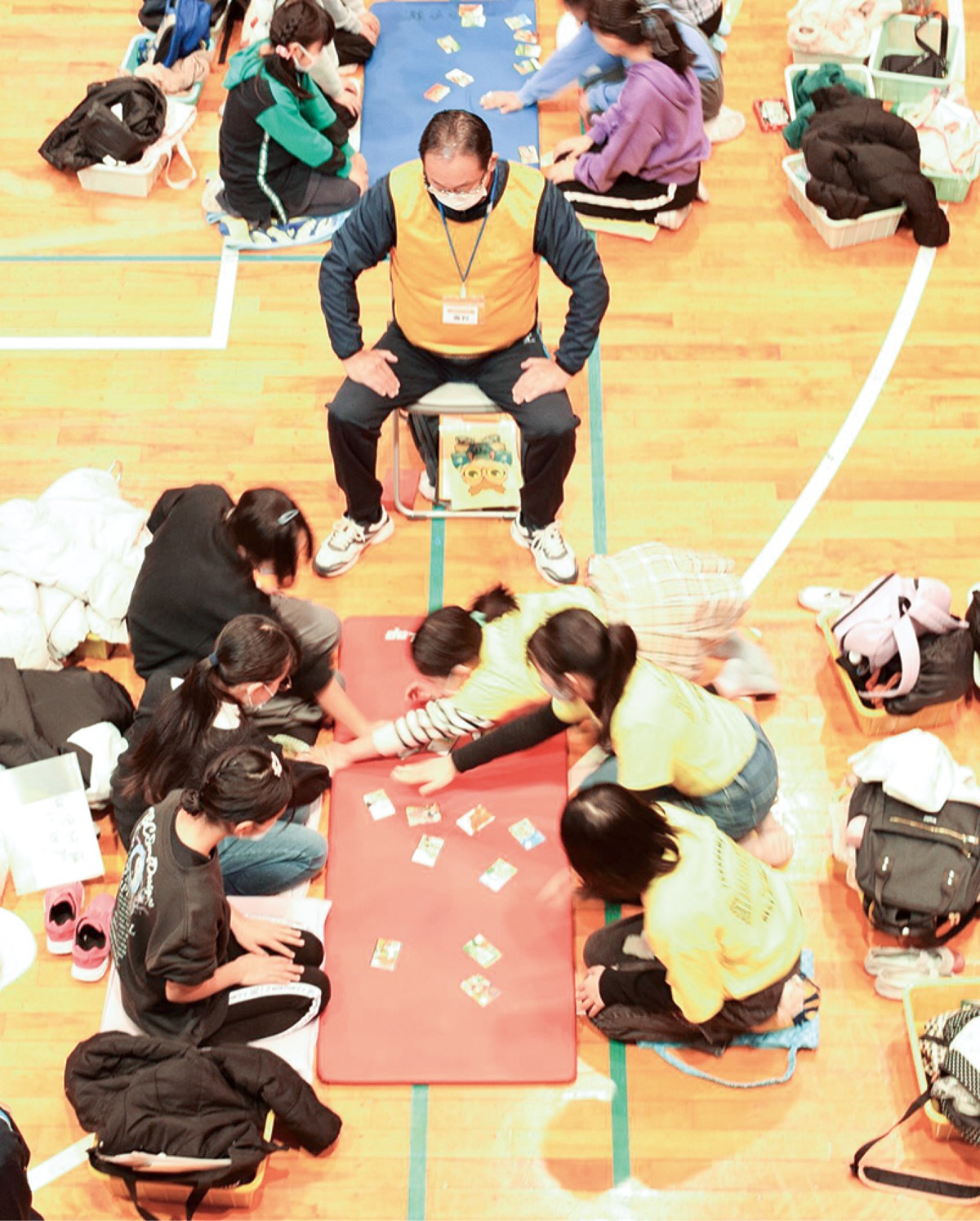 小学生、かるたで激戦