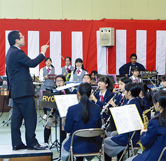 領家中学校吹奏楽部の演奏
