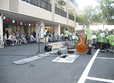「納涼祭と高校生」