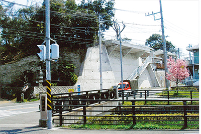 弥生台駅北口から新橋町を歩く