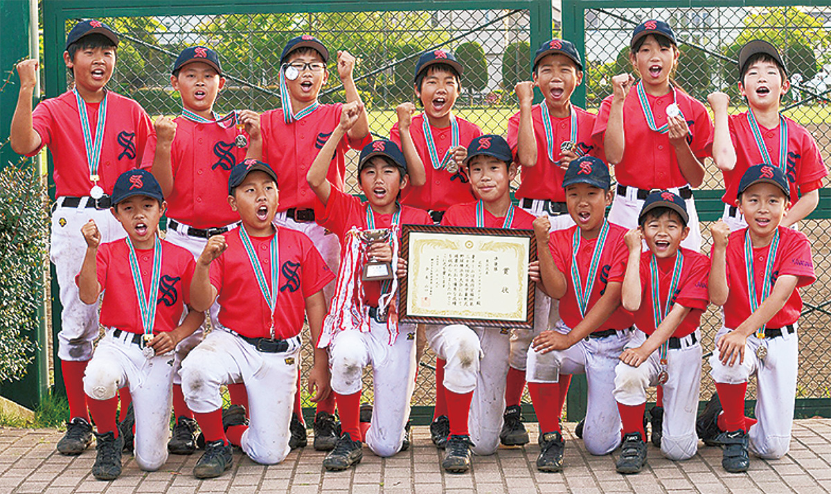 準優勝を喜ぶ選手たち