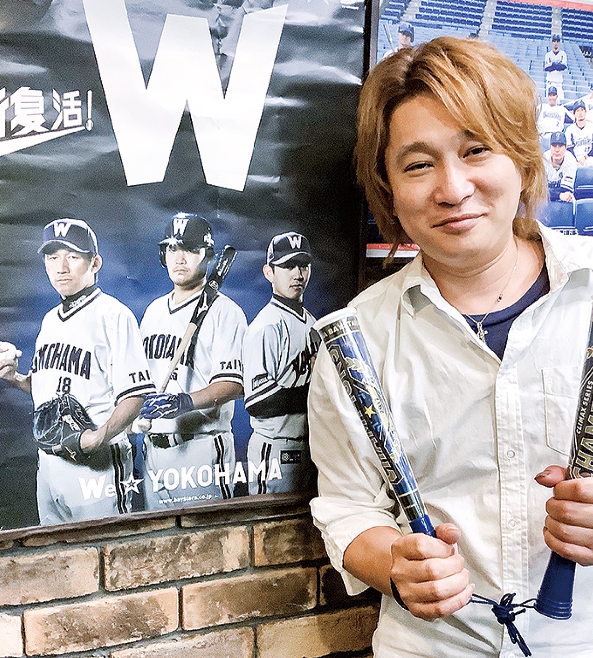 現役時代の番長（左端）が写るポスターと吉田店長