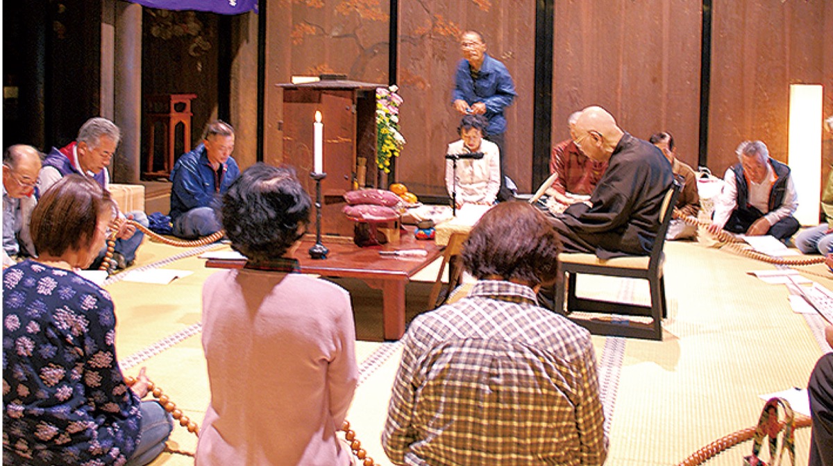 港北区の念仏芸｢注連引き百万遍保存会｣の様子（一昨年）