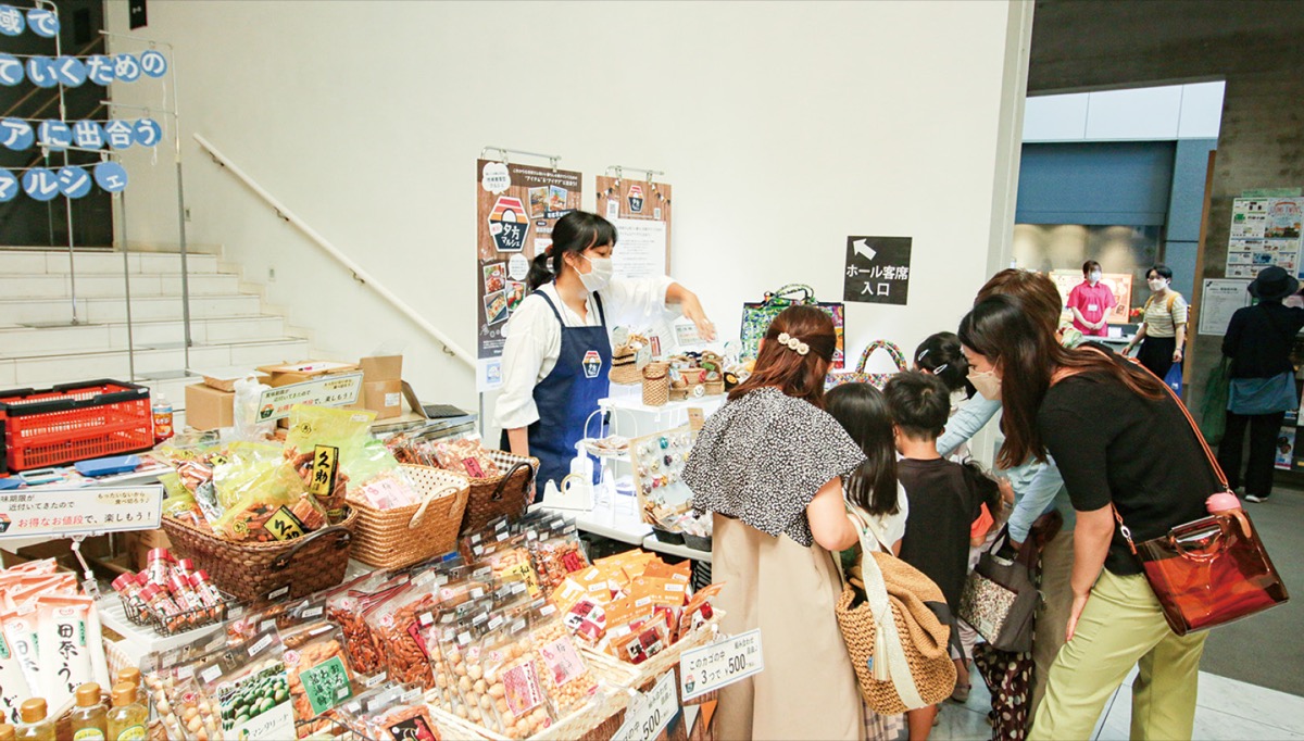 フォンテ・ロビーにはマルシェも