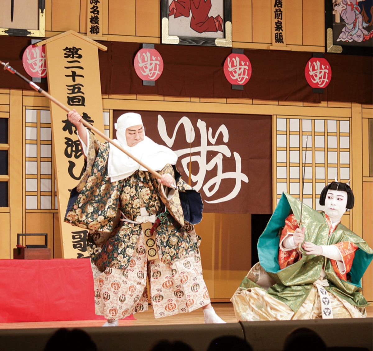 待望の舞台、にぎやかに (写真2)