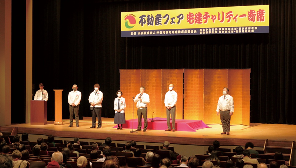 あいさつに立った６支部の支部長