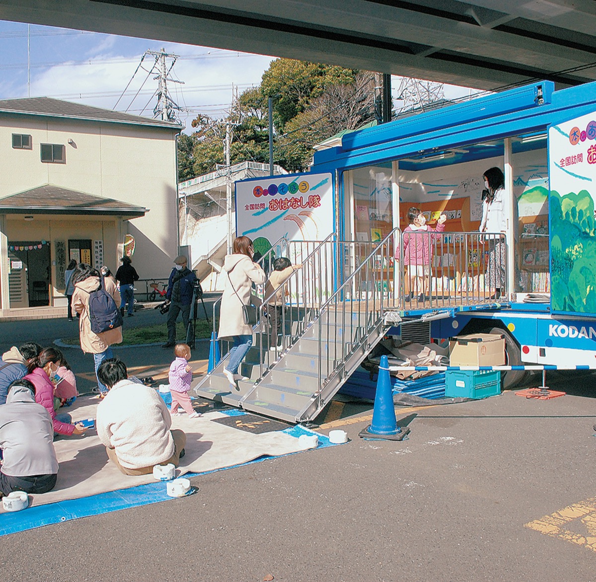 絵本キャラバンが新橋に