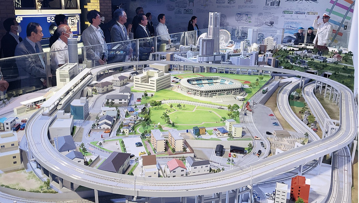 記念式典では発車式が行われた