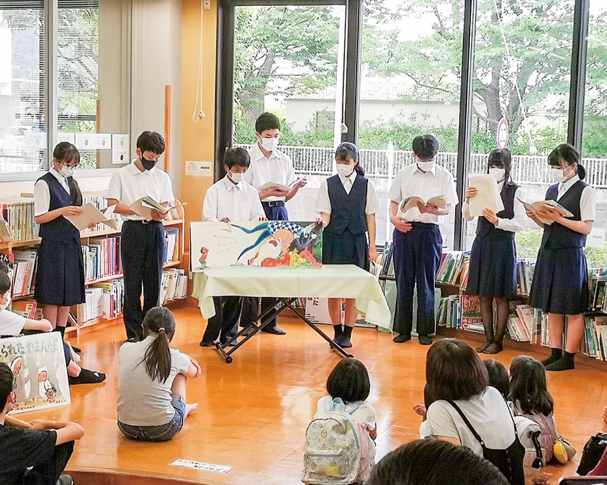 図書館で出張おはなし会