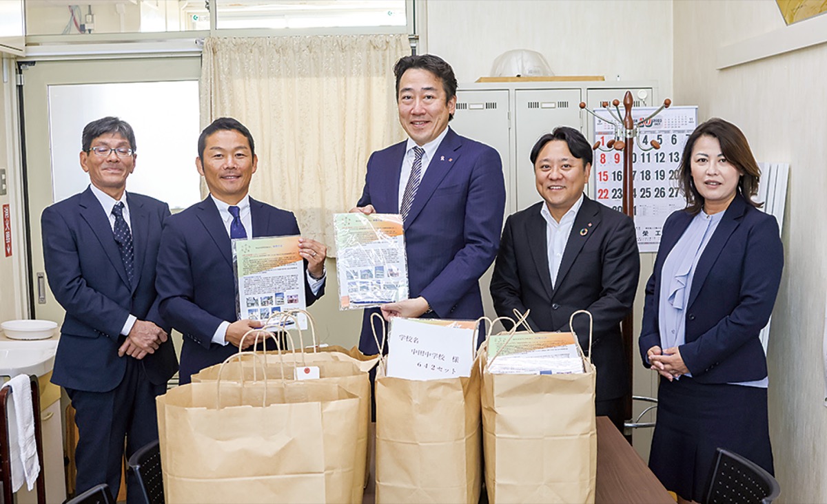 区内中学に｢紙ペン｣寄贈