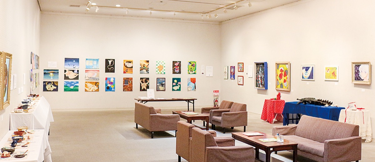 高校生の作品がずらり