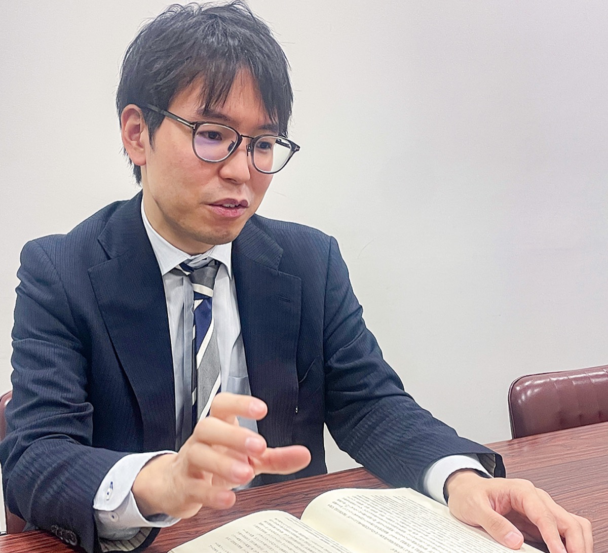 源氏物語の魅力を聞く