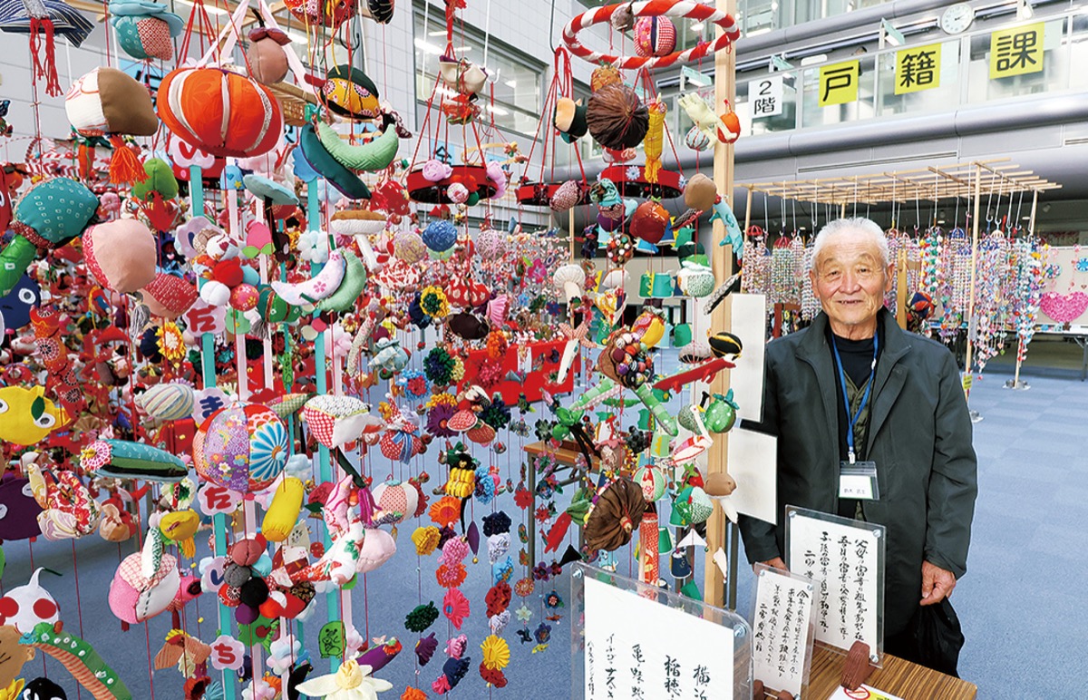 泉区役所につるし飾り