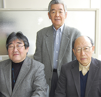 左から傳甫さん、池松さん、岩田さん