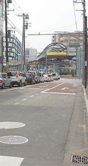 イベント当日、会場となる「戸塚駅東口入口」交差点（写真手前）から大踏切までは車両通行止めとなる