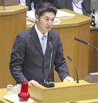 横浜市長に代表質問をする山浦