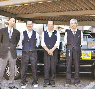 子育てタクシーを始める岩崎社長（写真左）とドライバー