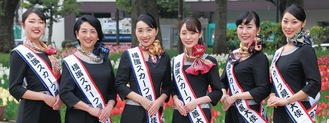 横浜スカーフ親善大使の６人