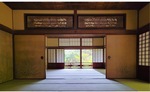月華殿の室内にある菊の透かし彫りの欄間