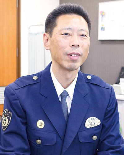 「不審なことがあったらすぐに通報を」と呼びかける小山内署長