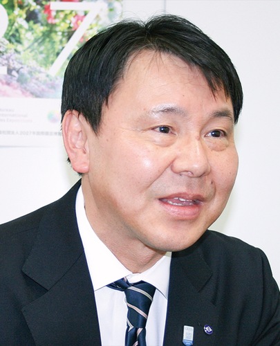 本紙のインタビューに答える近藤区長
