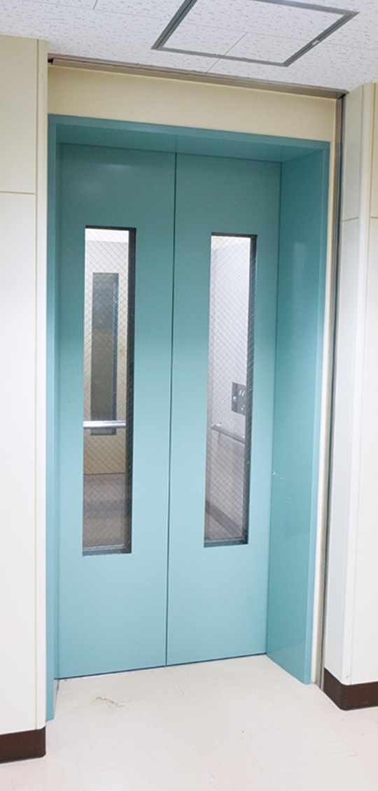 西谷中のエレベーター