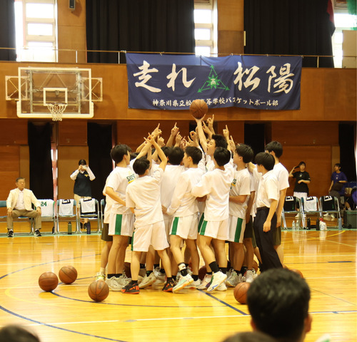 県大会初戦を突破した松陽高男子バスケ部