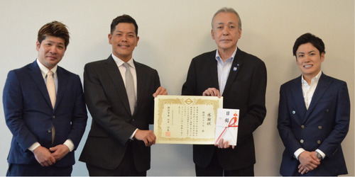 贈呈式に出席した関係者