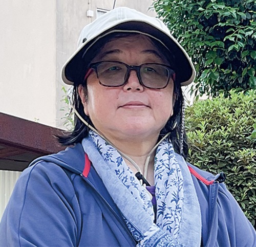 取材に応える青木民生委員