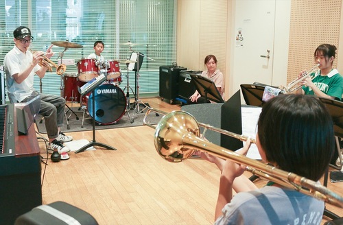 練習に参加するメンバー