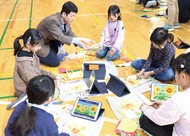 万博に向け壁画で応援