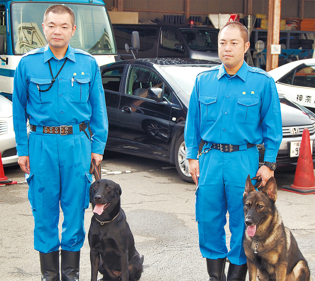 お手柄警察犬２頭を表彰