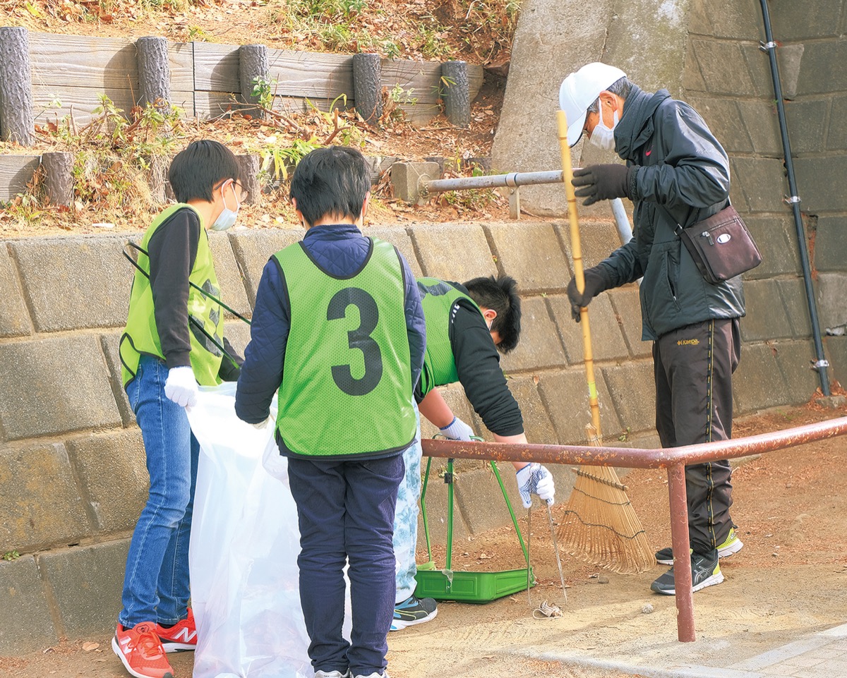熱心に「まち磨き」