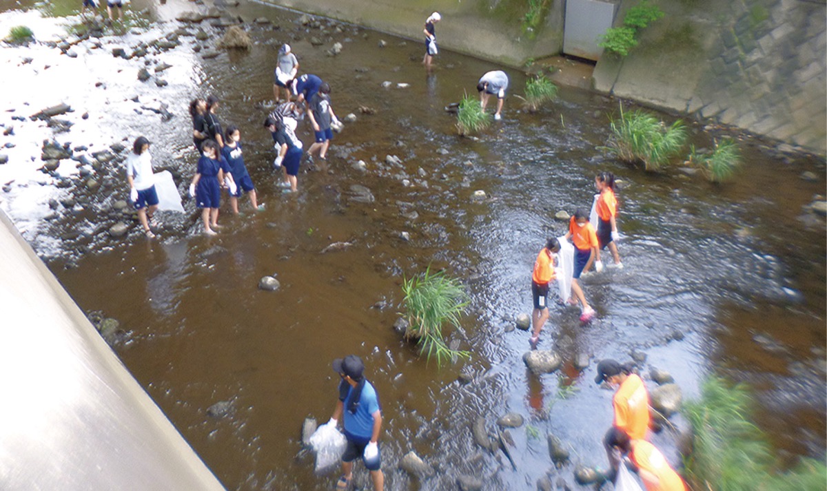 阿久和川を清掃