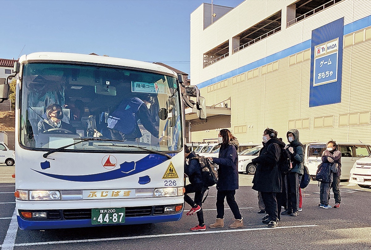 送迎バス乗車場を提供