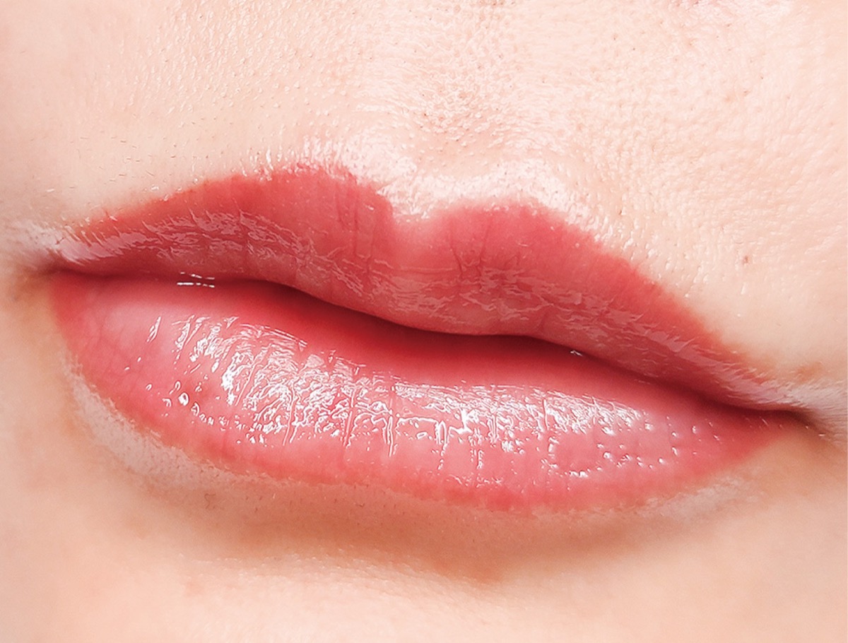 リップアートメイクを施術し定着後の唇