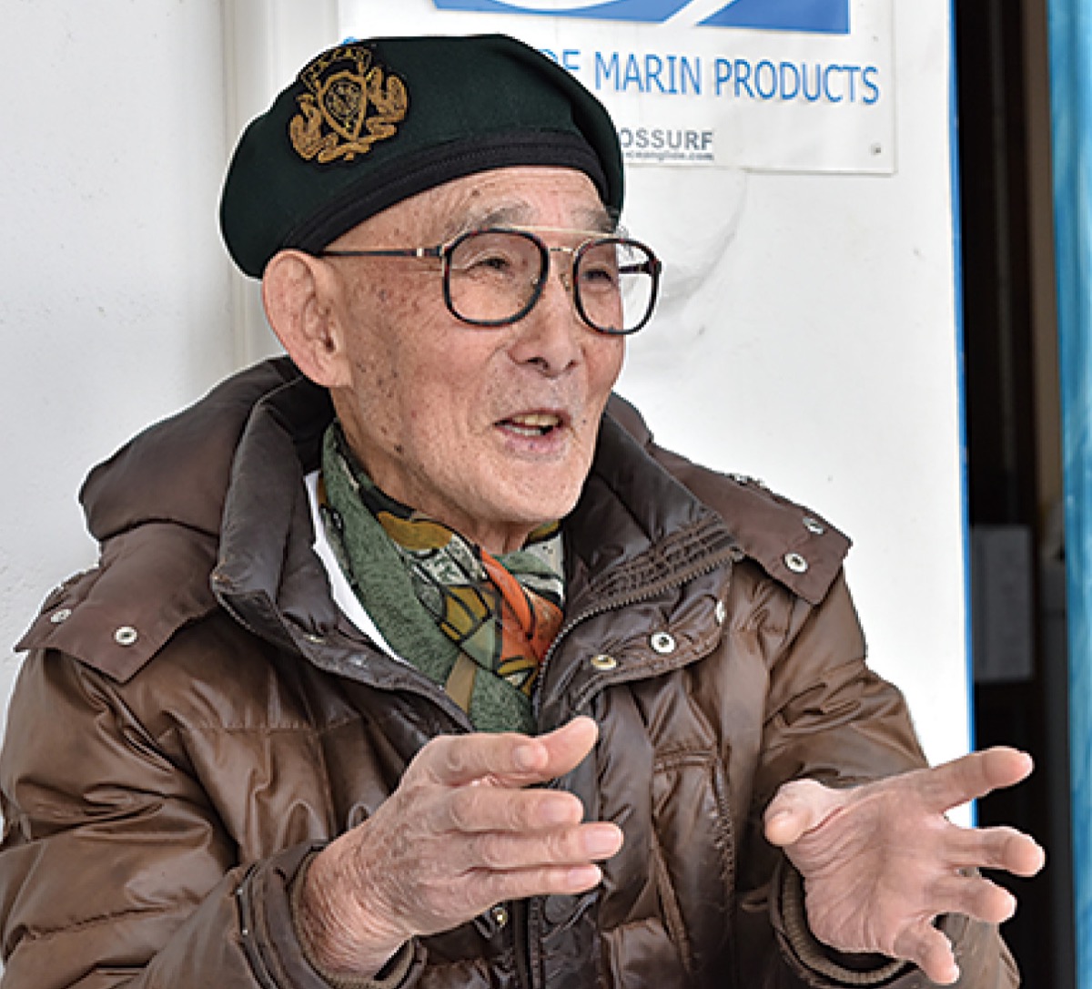 インタビューに答える佐野さん