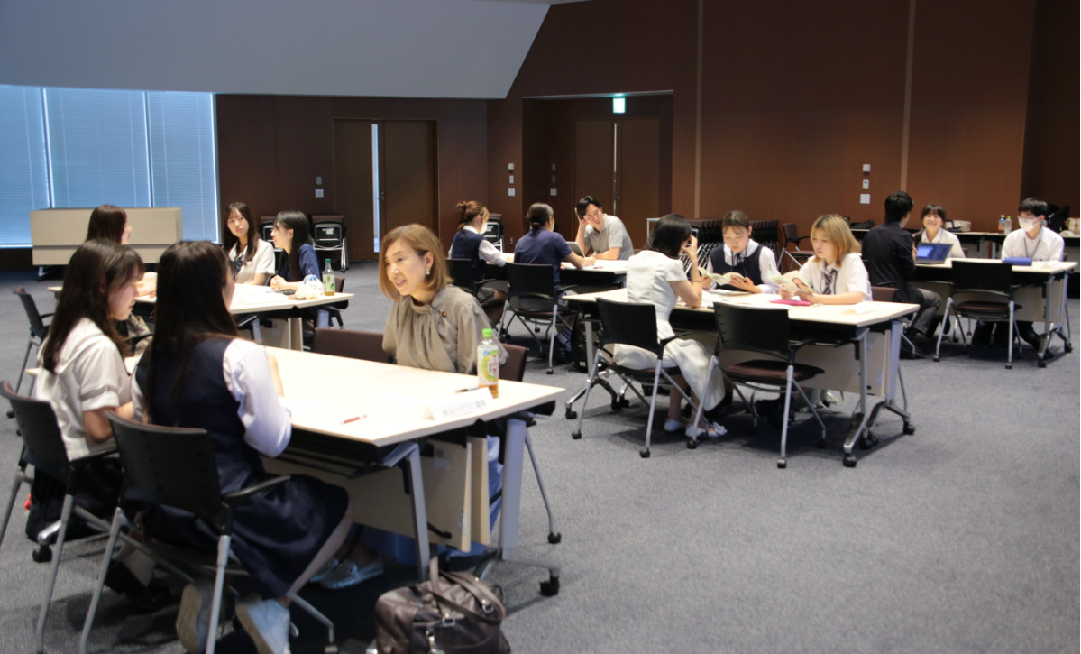 高校生と横浜市議が｢子育てと政治｣テーマに対話