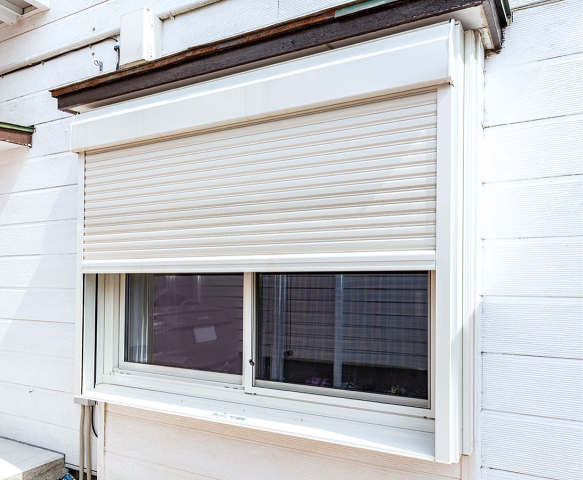 窓シャッターで台風対策