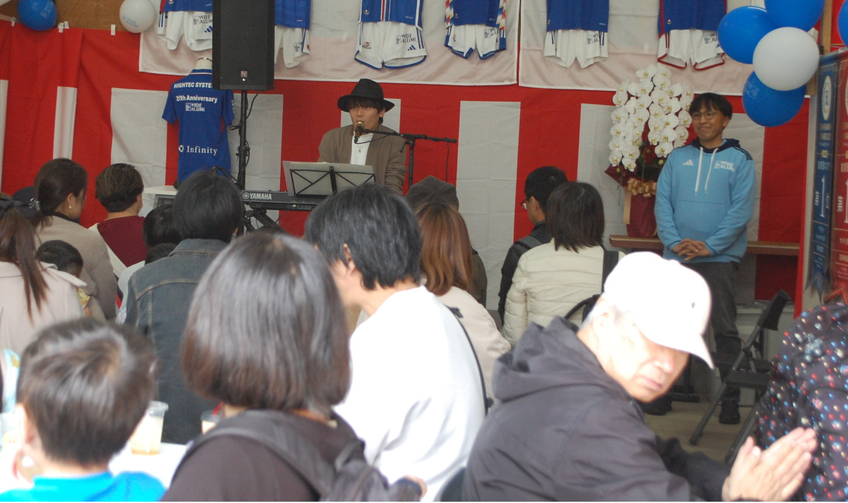 創業20周年を祝う