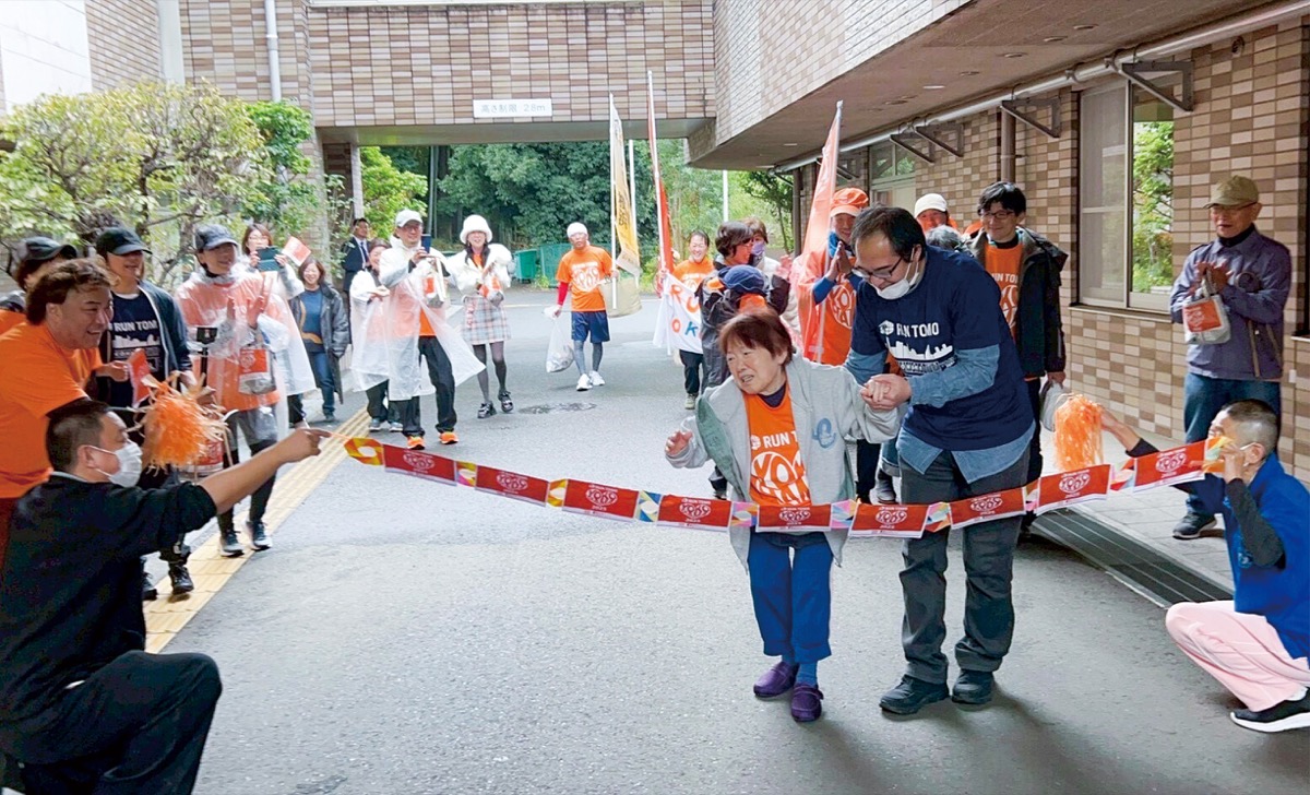 認知症啓発にタスキ繋ぎ