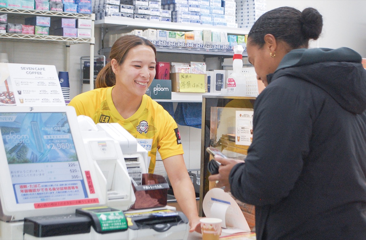 コンビニで店員体験
