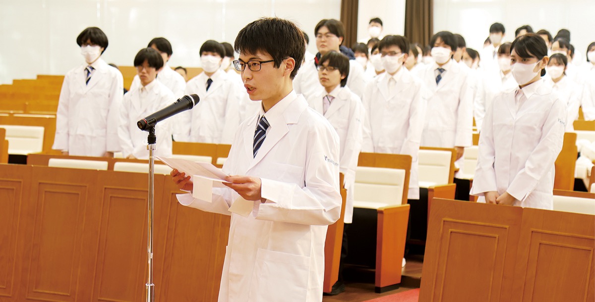 白衣授与で気持ち新たに (写真1)