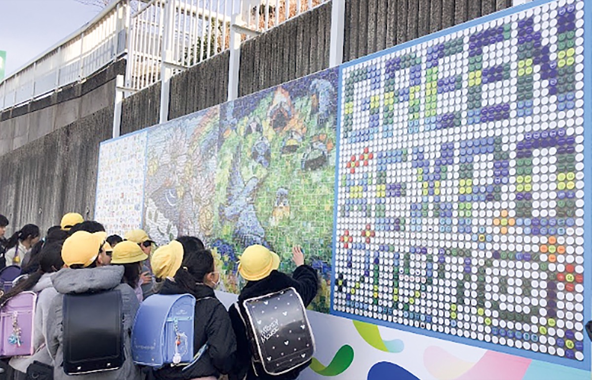 長後街道沿いに設置された壁画