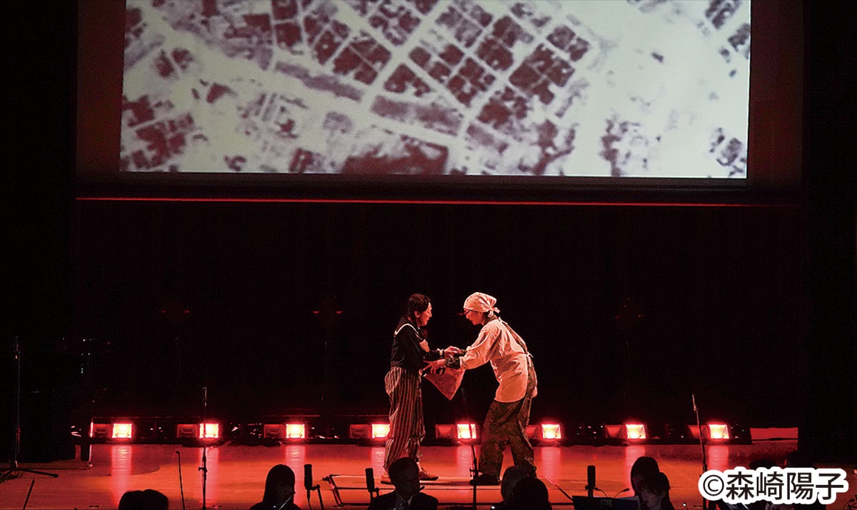 迫真の演技に観客たちは引き込まれた