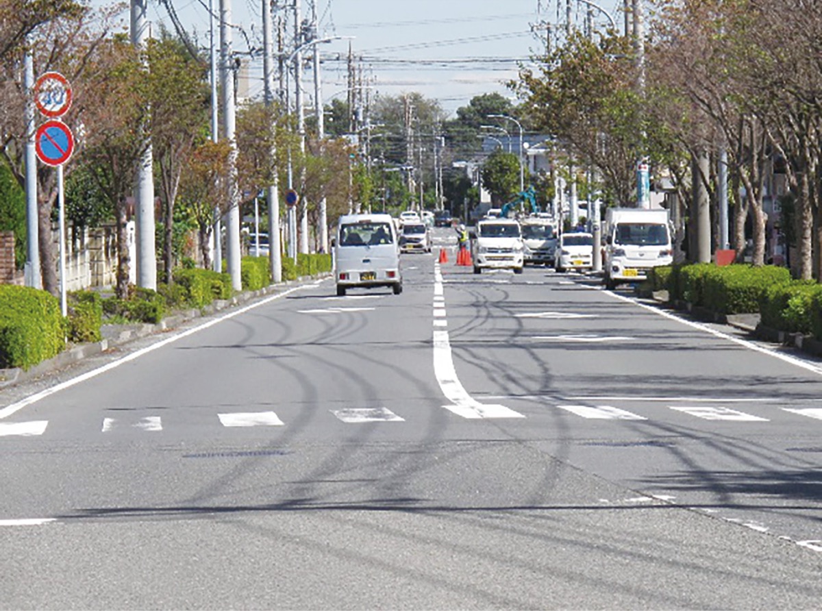 舞岡二軒屋の直線道路