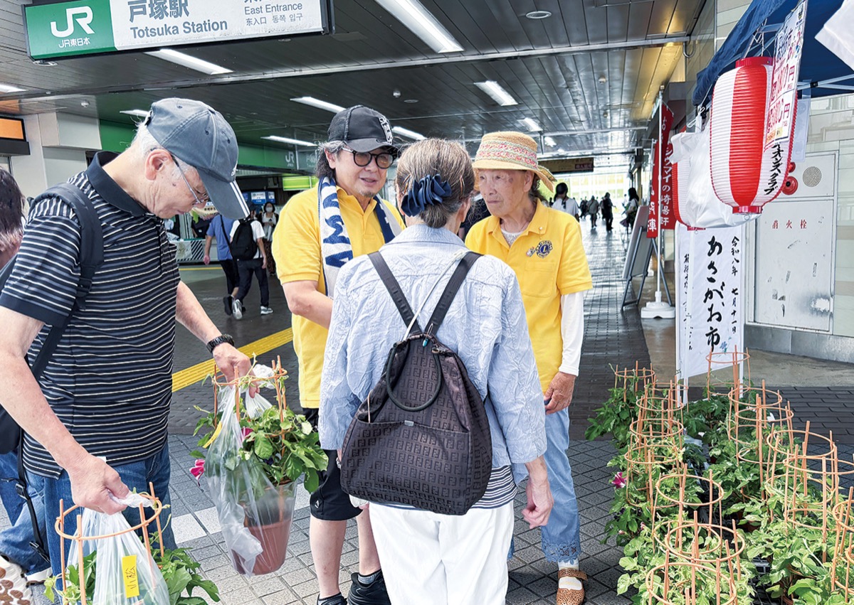 チャリティー市で交流も